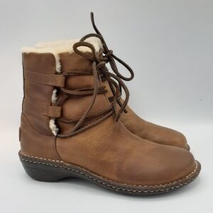 UGG Caspia Women's Brown Suede Sheepskin Lined Lace Up Boots.